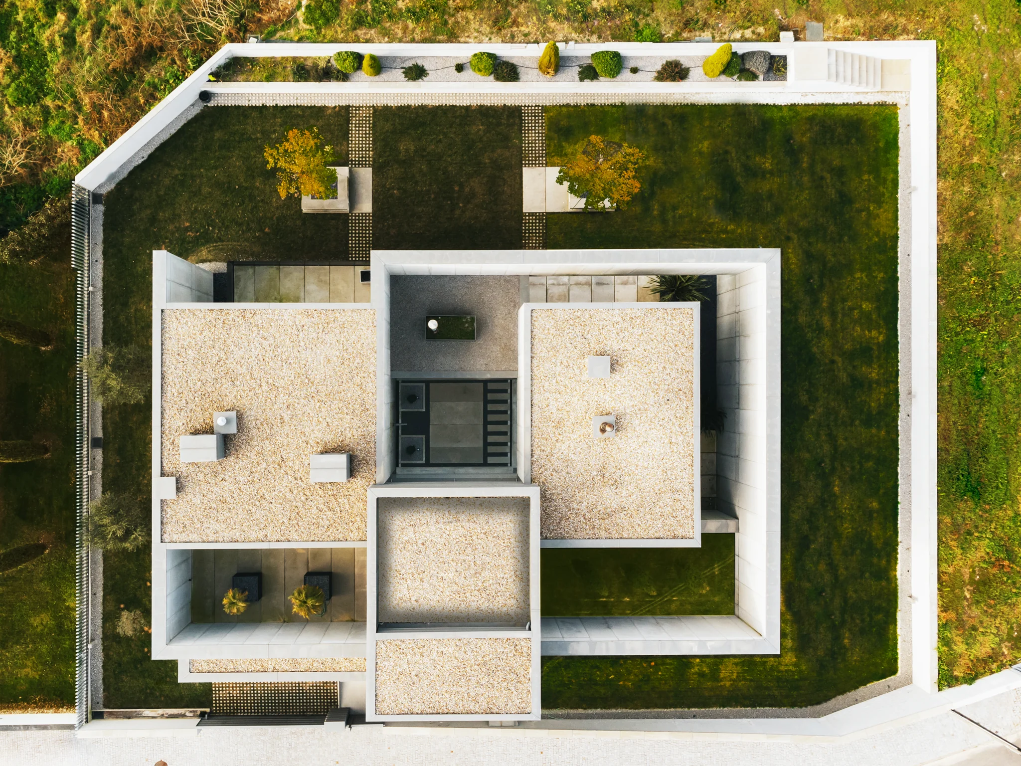 Brutus House: vista aérea dos pátios e do impluvium central