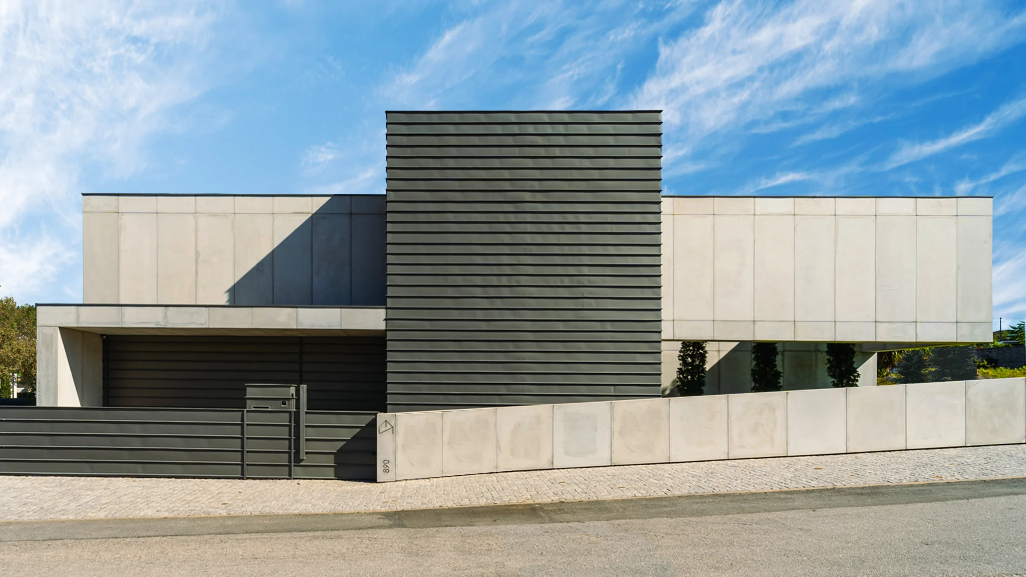 Brutus House: composição dos volumes em zinco e betão aparente